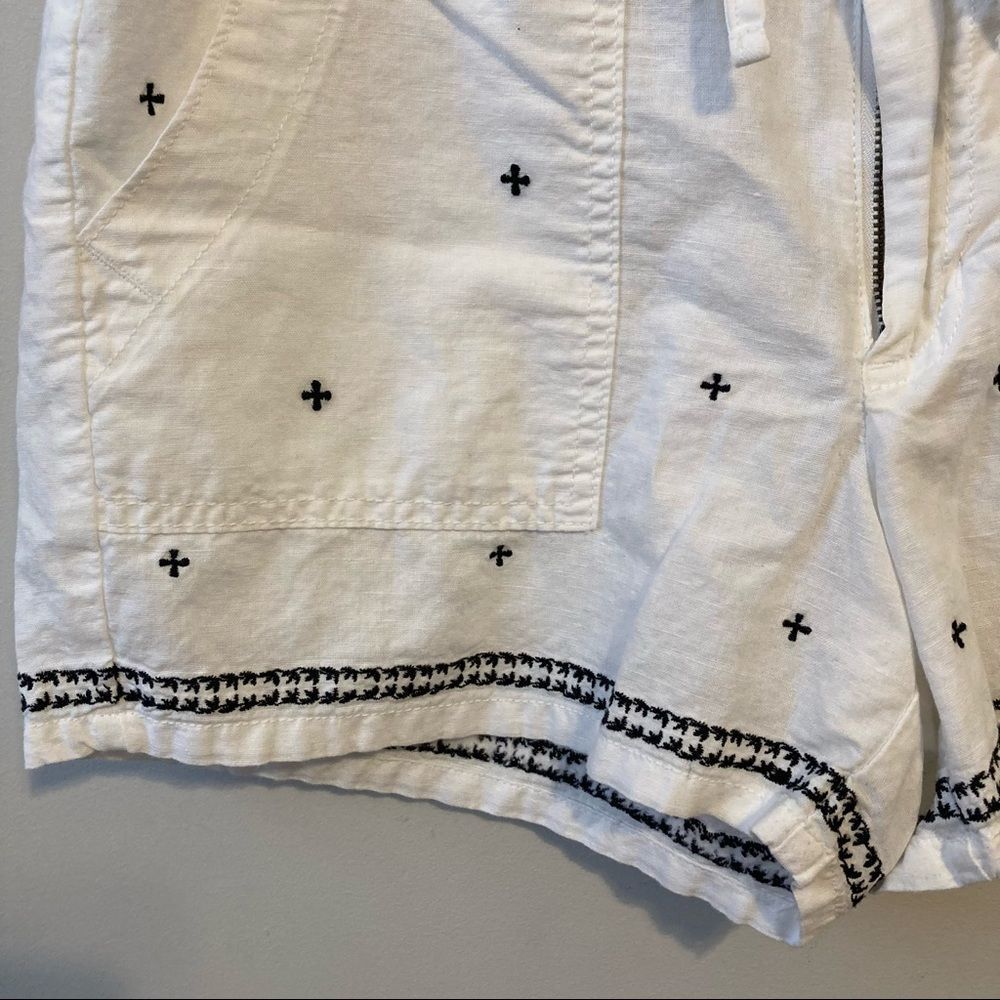 Gap White Geometric Pattern Embroidered Shorts Si… - image 2